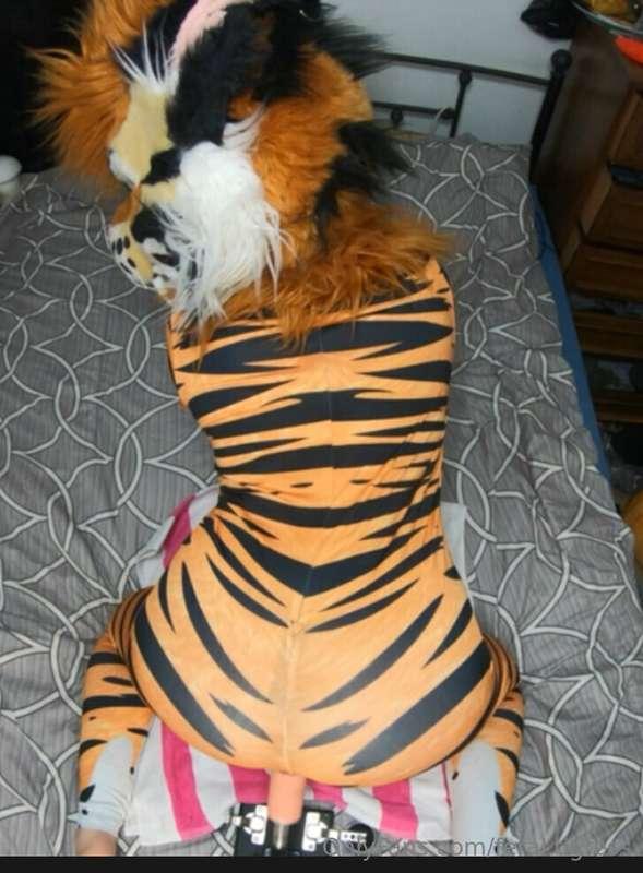 Like the view? 🥵😏 My fuck machine arrived! So expect some di..