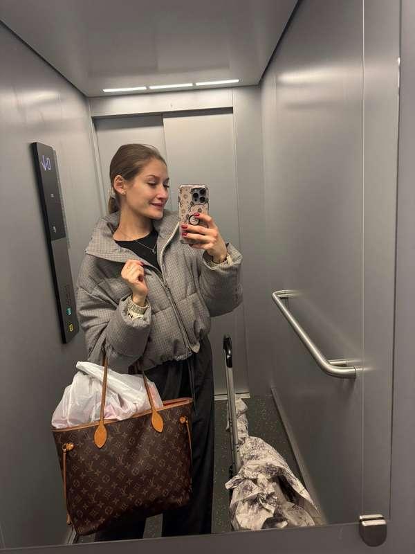 On my way to my makeup artist 🥰 
