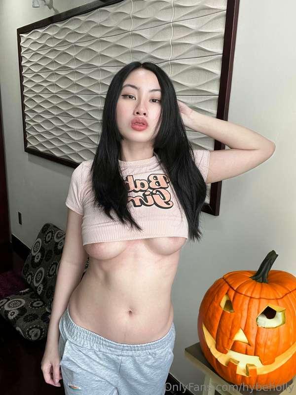 Trick or treat? How about 2 in 1? 💦👅