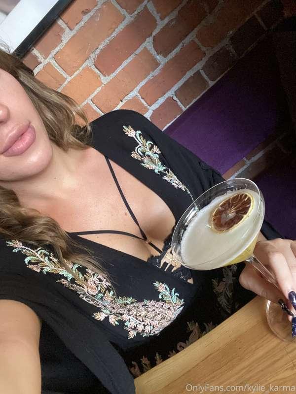 I’m sitting at the bar like this, what is your pickup line?😜..