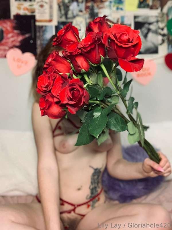 There's still time to get me a Valentine's present btw 💕 che..