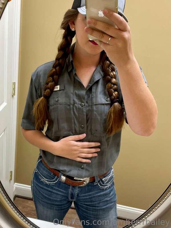 How’s your Friday going? 💕