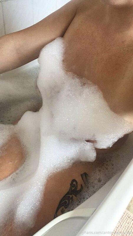 Wet in the bath?❤️ Tip for a video of me in the bath?