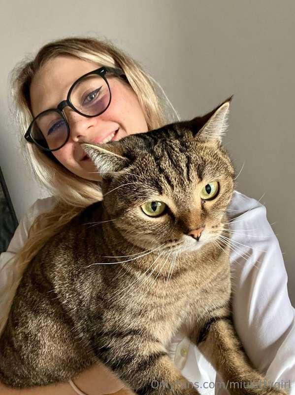 A cute photo for your smile🥰Do you have any friends at home?
