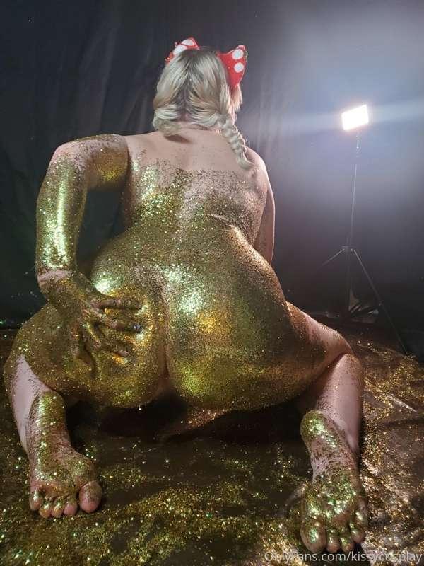 Happy St Paddy’s Day!

Yes I am technically fully nude in th..