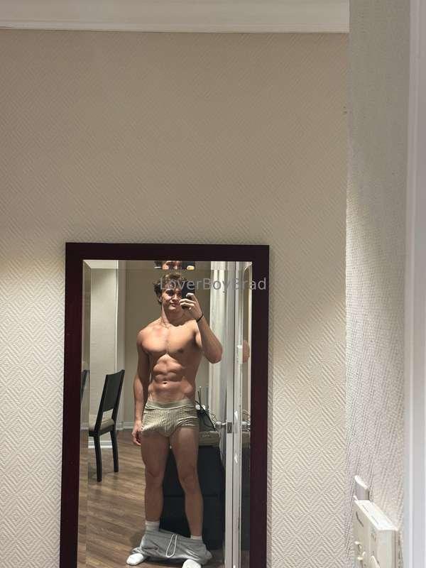 Which pose is the best, I’m liking the last 😋