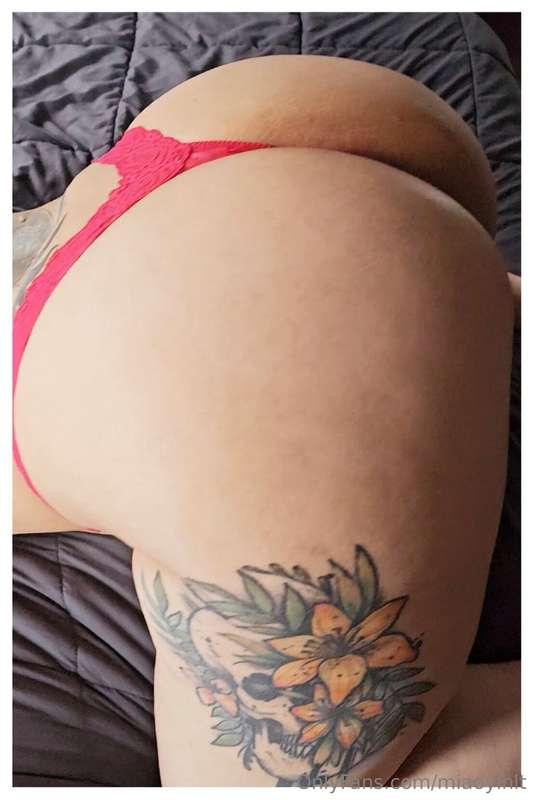 "Big kisses to all my amazing fans already here — and a warm..