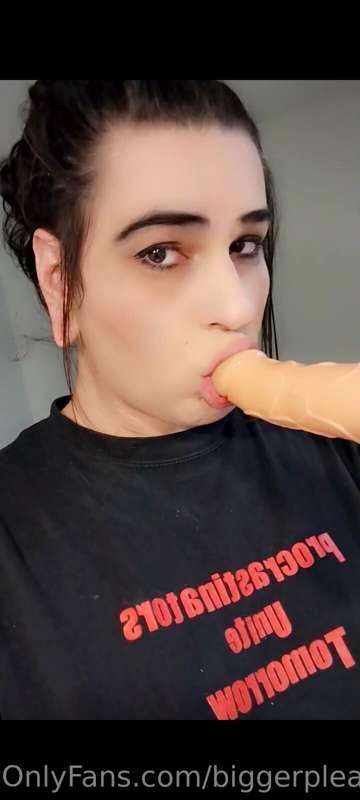 You know you wanna see me give that dick some head 💦