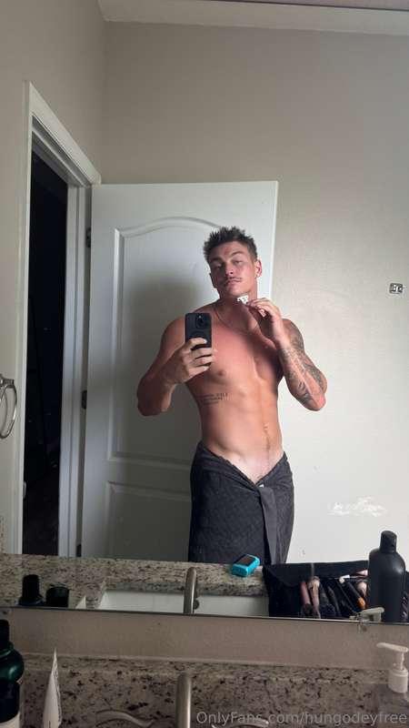 Should I do a birthday live Sunday night ??🤪