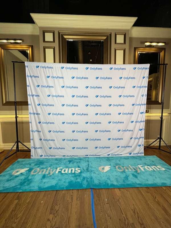 The blue carpet from our LMAOF show this past week in Chicag..