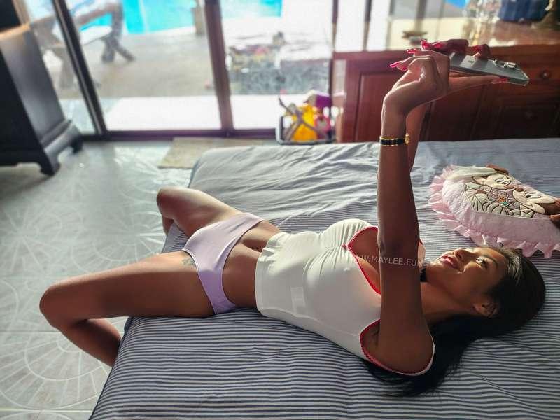 If you were here we'd stay in bed all day and night 😋