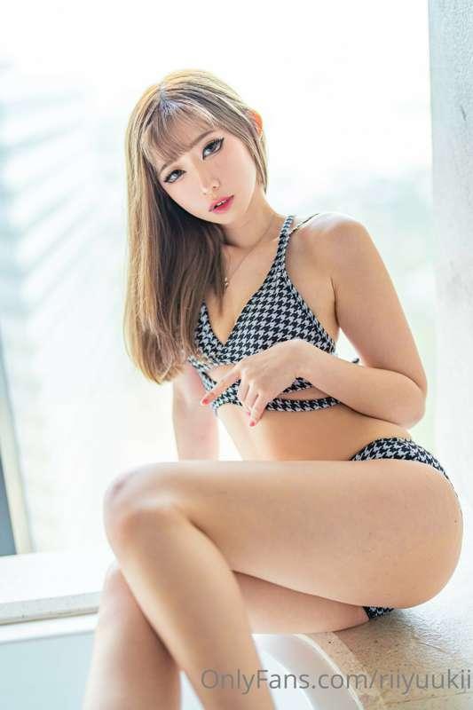 Would anyone be interested in a small Gravure Magazine? :x