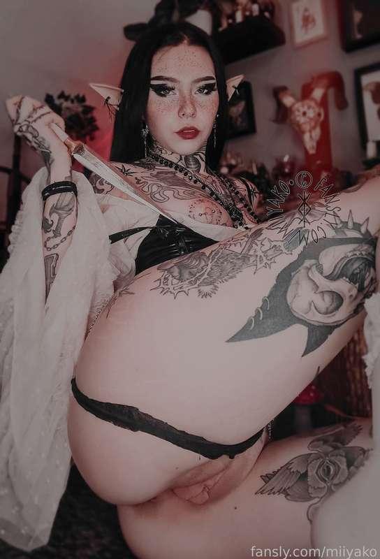 Would you try to approach this naughty blood elf even it seems dangerous?🥀💦

⟡ #fyp #tattoos #smallwaist #altgirl #smallbody #smalltits #cosplay #tattooed #goth ⟡