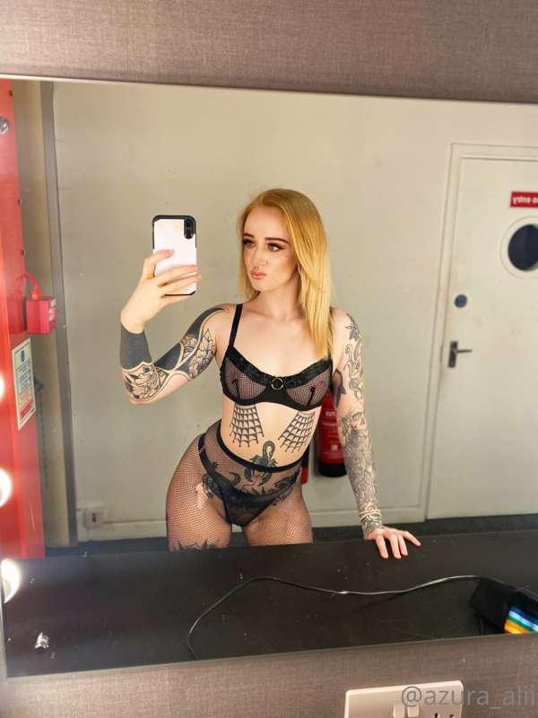 Do you like my outfit today? I was feeling the fishnet vibes..