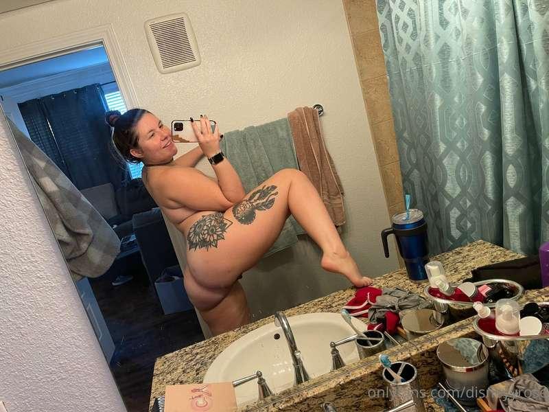want a peak between these thick thighs?😈👀➡️