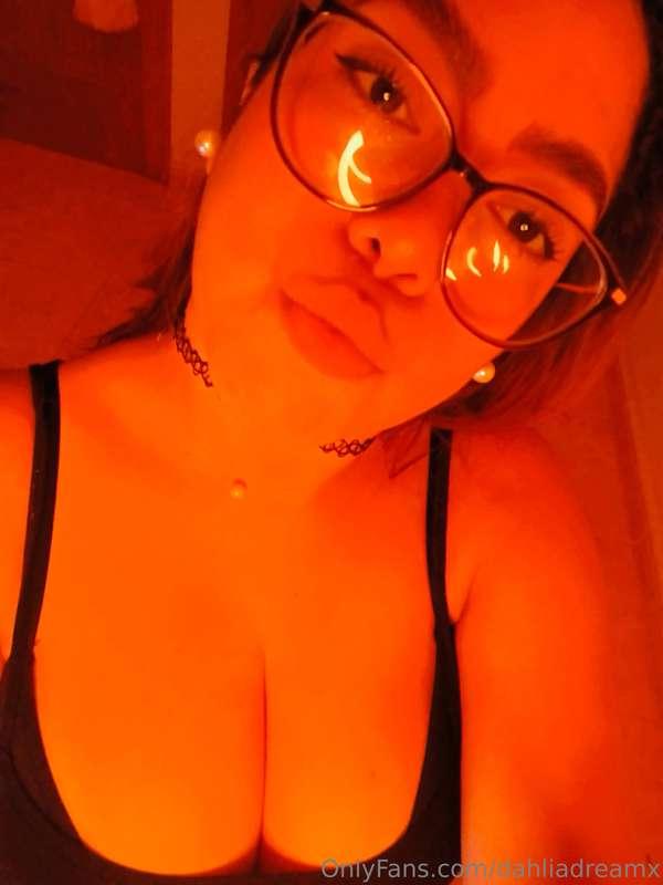 give me a kiss, my lips need to feel you💋