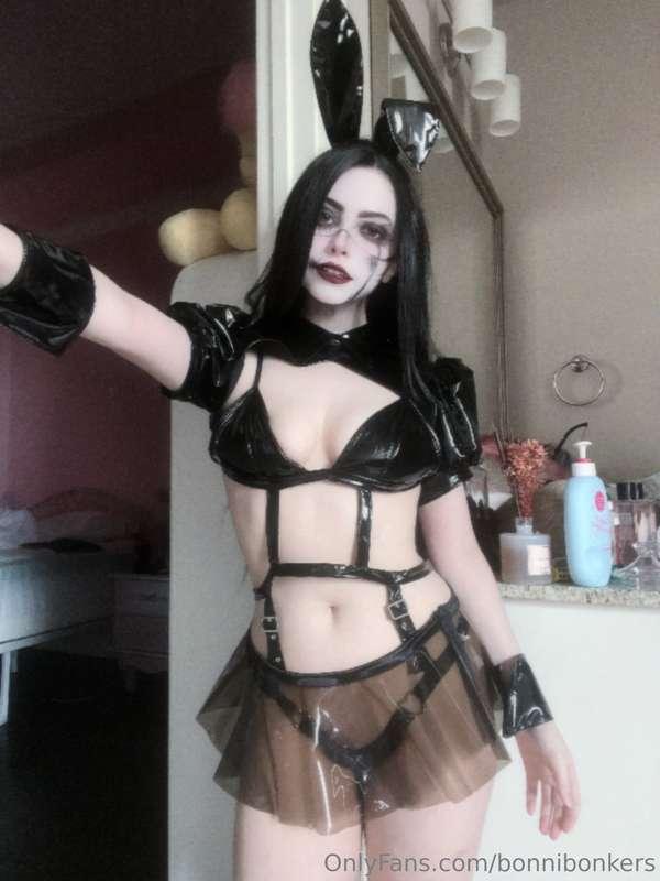 LOTS of photos bc i love this goth makeup!! 🖤 