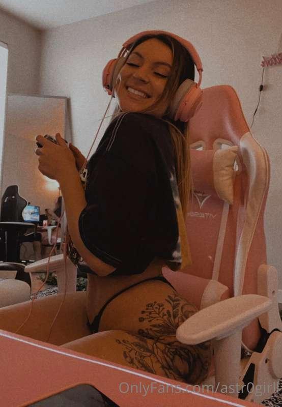 my setup’s all pink to match my pussy 😋
