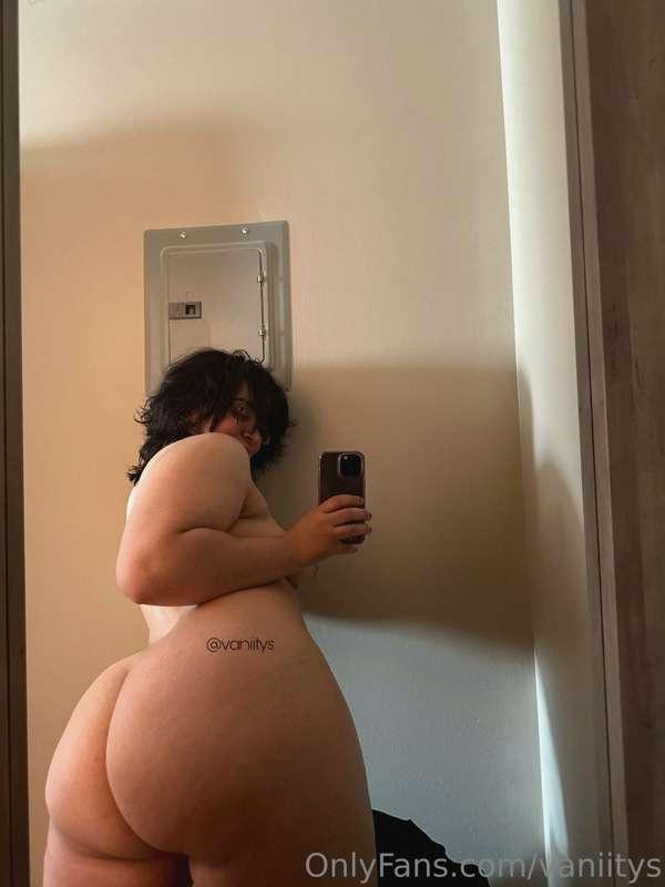 Is there someone’s face I can use as a throne?🫣🍑