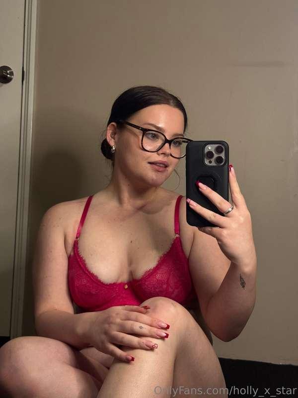 Yes or no to the glasses? 🙈💋