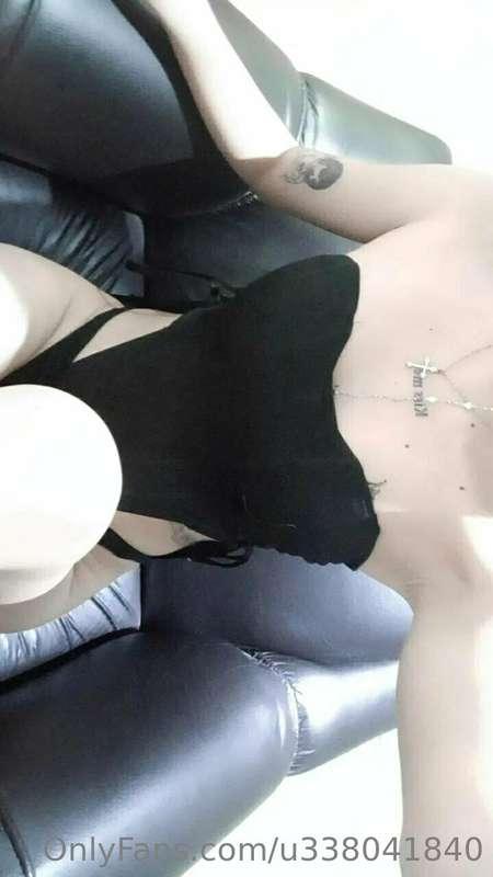 Quiero ser tu gótica puta consentida 🥵