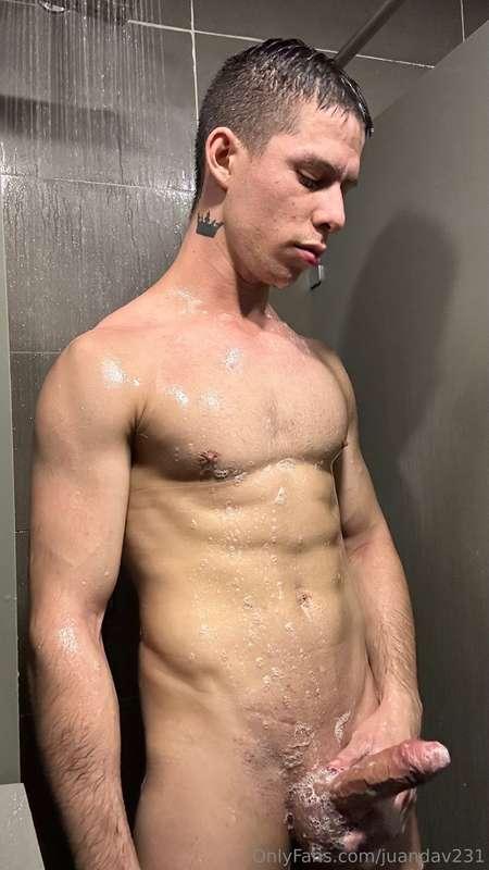 Venga y nos bañamos 🚿 ¿Me ayudas a enjabonarme? 🫧🧼🫧 🤤