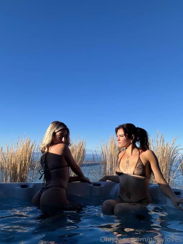 My friend and i in a hot tub🥵 @juliette_mme 