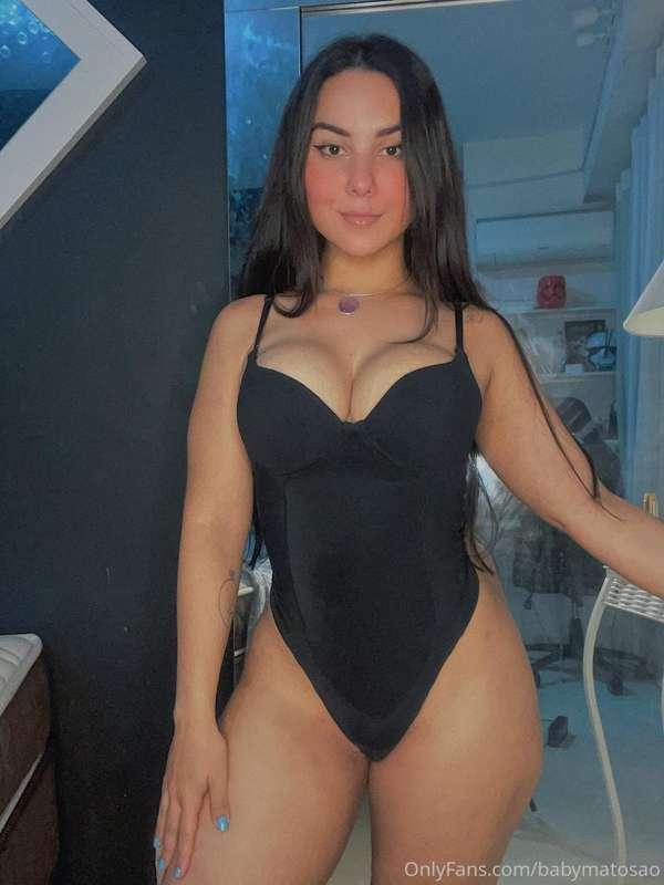 producing new content!😈  what do you want to see? Pussy or B..