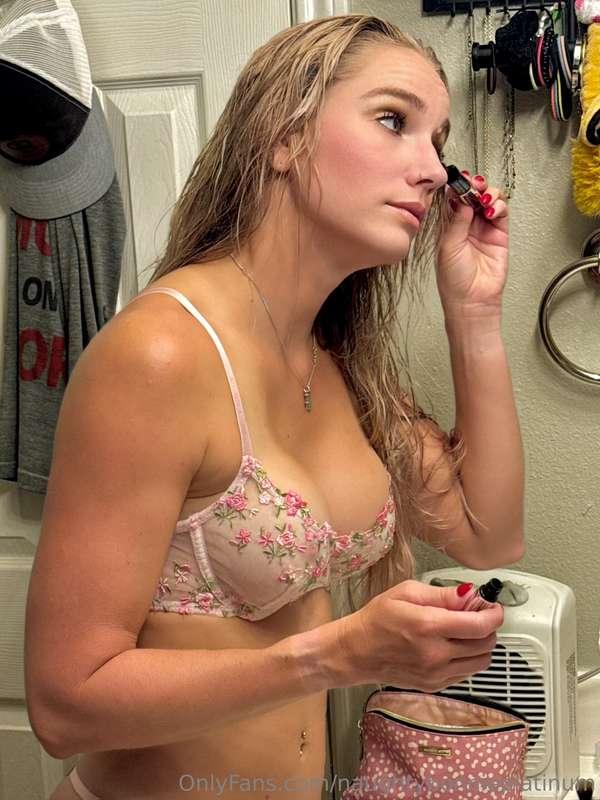 I'm getting ready for our date baby, where we going? 😌 
