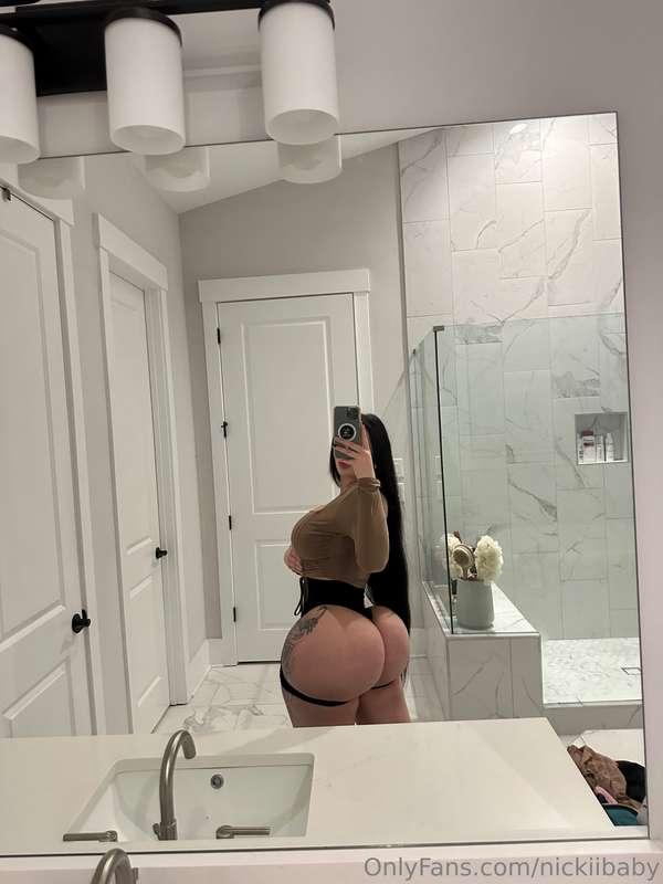 Dear booty …please stop growing 😳😳😳😳