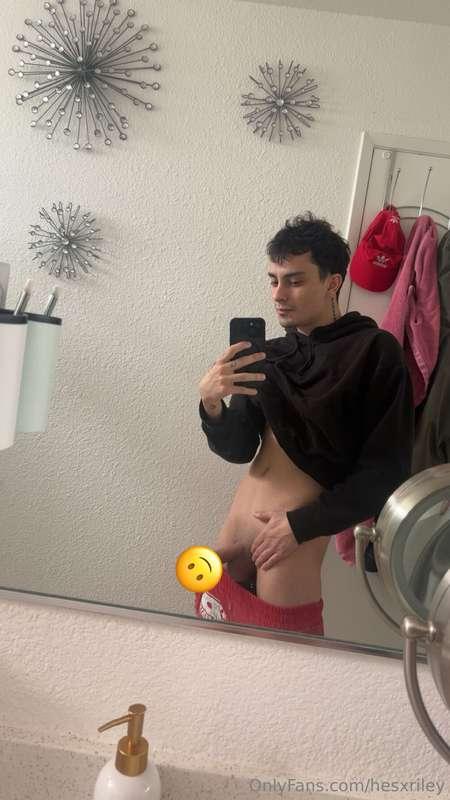 daddy is soooo hard right now 😈 VIP PAGE ( @datboyriley ) 50..