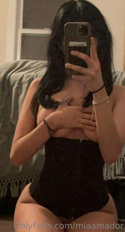 Make me take my hand off babe 😜