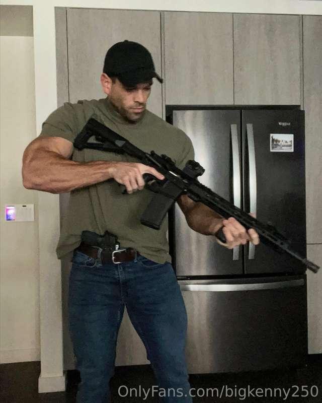 ARMed in more ways than one. 💪🏼🤴🏻