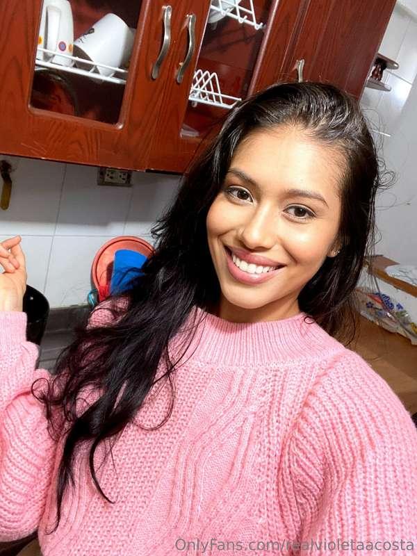 "Smiling because life is too beautiful not to. 😊🌸"