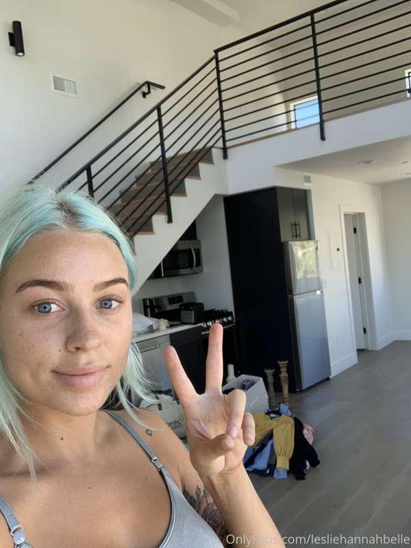 It’s move in day! Sorry I look so rough rn😅 House tour comin..
