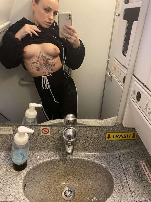 I would love to see your dick today. I do $25 full dick revi..