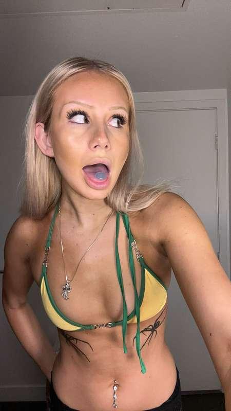 guyssss i just updated my profile on here…. go follow my oth..