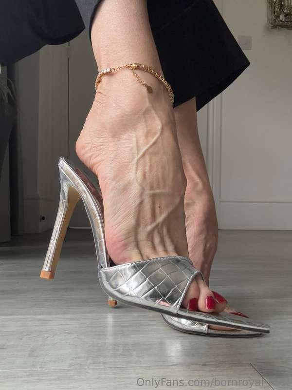 bornroyal_feet image #2