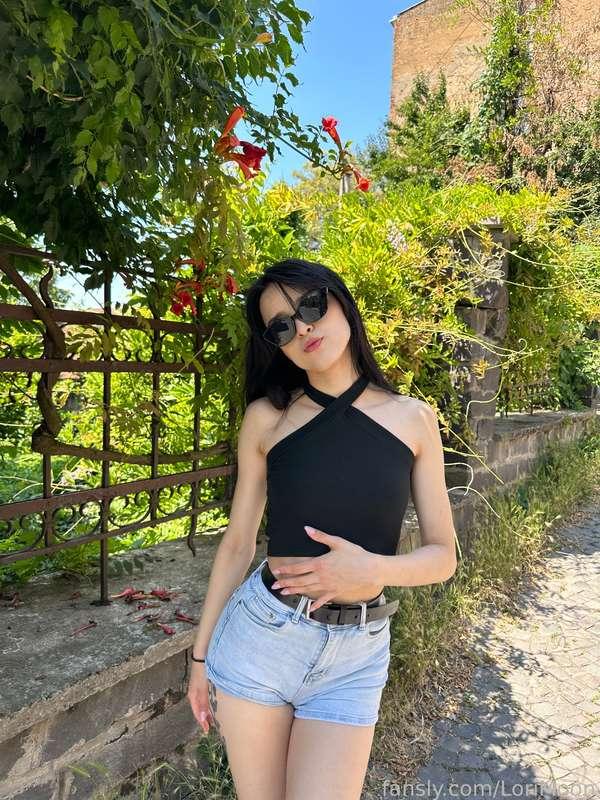 a day out today :)
can you guess how many men turned their heads to look at me?





#brunette #shorts #natural #teen #goddess #worship #skinny #public #outdoor #mistress
