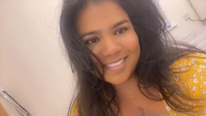 What would you say to this smily faace? 😋❤️