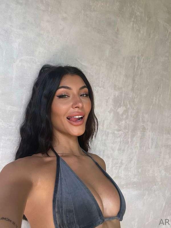 I wanna gobble u up & suck u dry😝