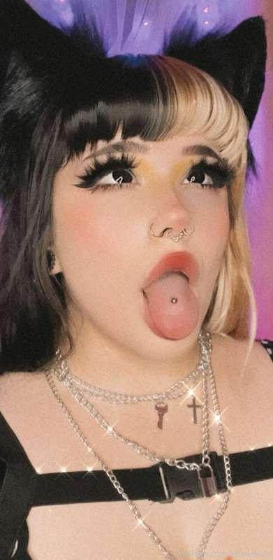Do you like to see me making ahegao face? 🙈
