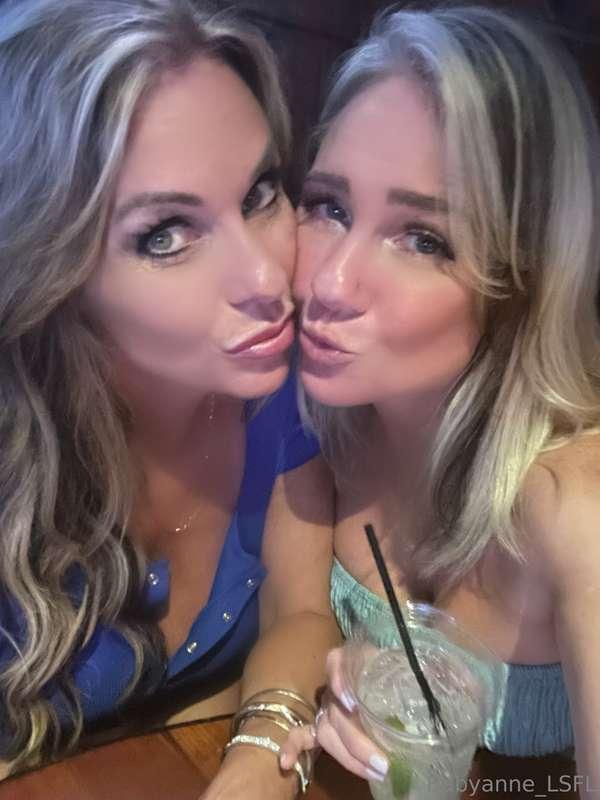Sweet kisses💋 from @pixel_pixie_ca