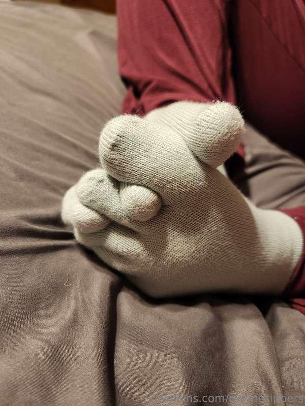 It was veryyyyy hard to try and interlock my toes lmaoo