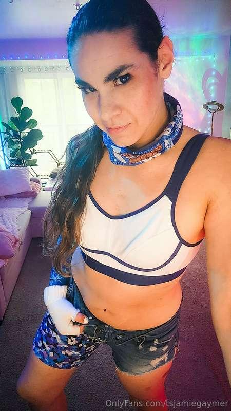 😛 💙  🤟
Kung Footsy ... I'm ready to go toe-to-toe. No hands ..