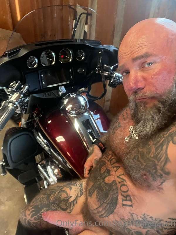 I'm thinking my next shoot should be on this trike, it's got..