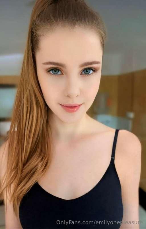 Your home girl 🎀 @elenarossfree 🎀 she is waiting for you for..