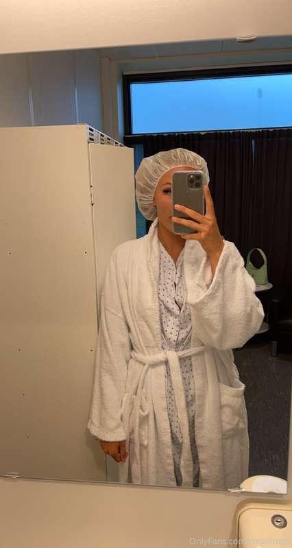 Just woke up from my surgery, been at the hospital🥺 I didt g..