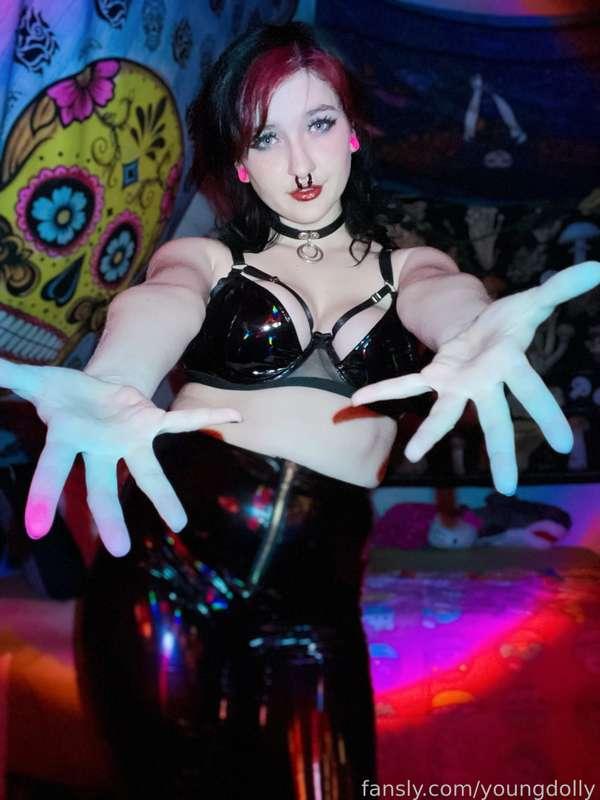 Cum to mommy!🖤🫶💦
#fyp #goth #gamergirl #slut #mommy
