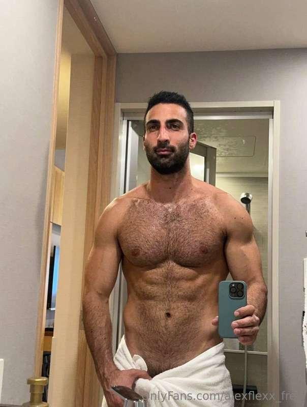 ‼️ONLY 0.99 cents per week ‼️ Hot guy with XXL dick (22cm) 🔽..